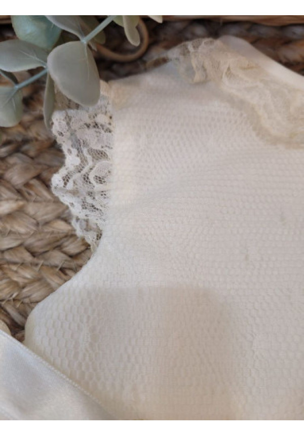VESTIDO CON CAPOTA BAUTIZO TUL PLUMETI Y PUNTILLA FINA SIN MANGAS beige-bco roto x
