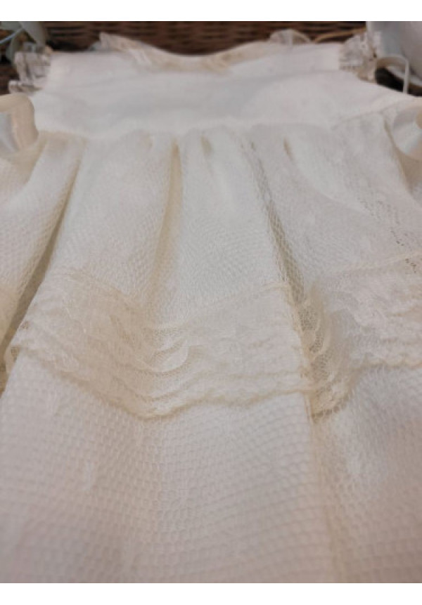 VESTIDO CON CAPOTA BAUTIZO TUL PLUMETI Y PUNTILLA FINA SIN MANGAS beige-bco roto x