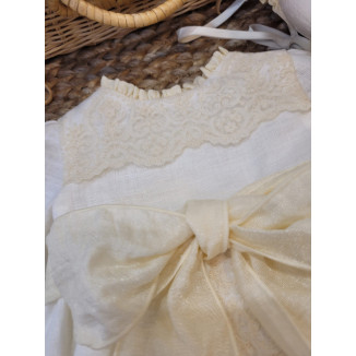 PELELE BAUTIZO LINO CON PUNTILLA MANGA LARGA CON CAPOTA blanco roto x