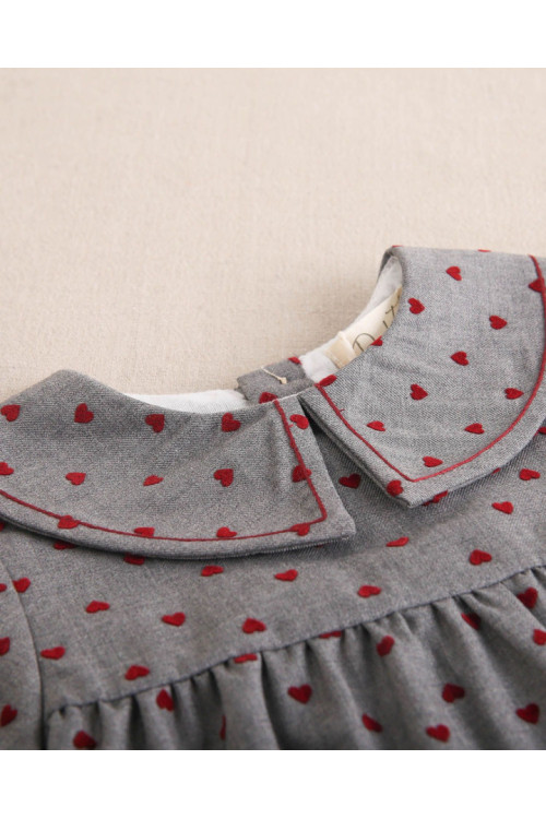 Vestido Bebé Niña Con Estampado Corazón Granate. Color Gris Oscuro