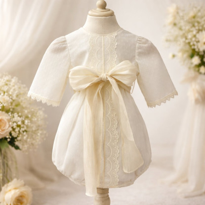 PELELE BAUTIZO TUL MANGA LARGA FORRADO BEIGE CON PUNTILLA GRANDE CENTRAL CON CAPOTA beige-bco roto