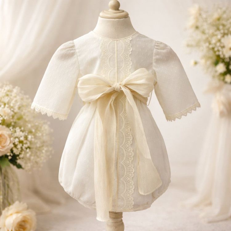 PELELE BAUTIZO TUL MANGA LARGA FORRADO BEIGE CON PUNTILLA GRANDE CENTRAL CON CAPOTA beige-bco roto