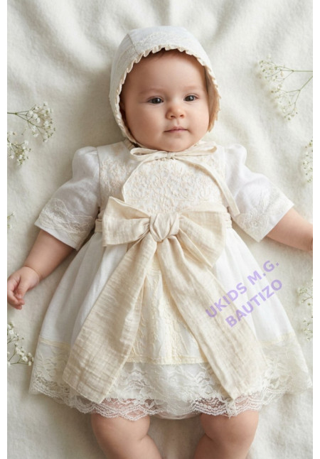 Vestido de Bautizo para Niña en Lino 100% con Lazo y Encaje color beige 