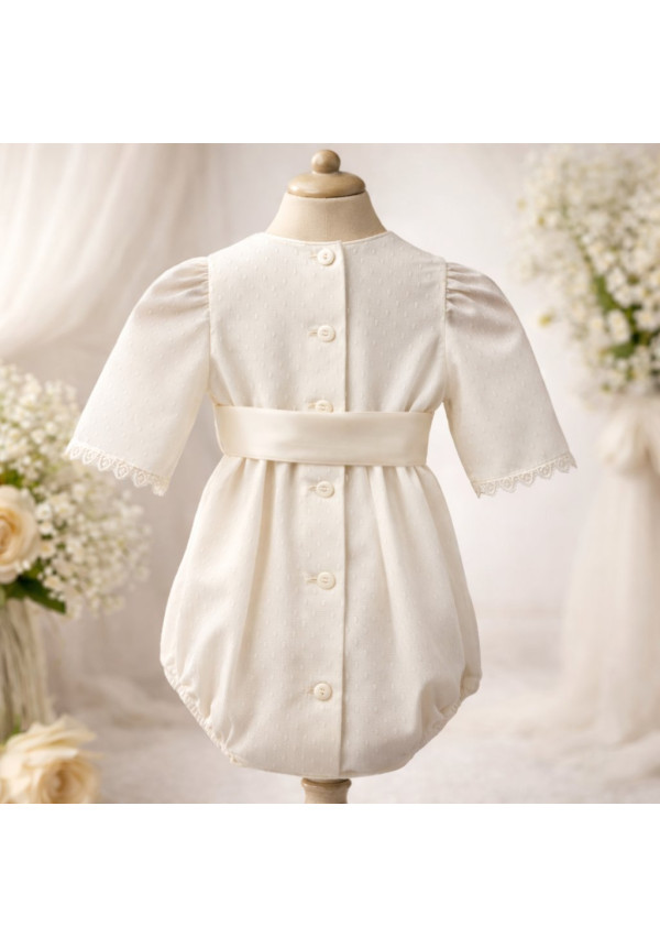 PELELE BAUTIZO TUL MANGA LARGA FORRADO BEIGE CON PUNTILLA GRANDE CENTRAL CON CAPOTA beige-bco roto