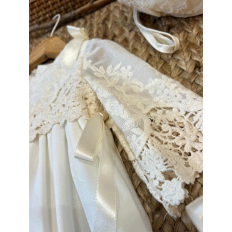 FALDON BAMBULA BORDADA M/FRANCESA CRUDO x